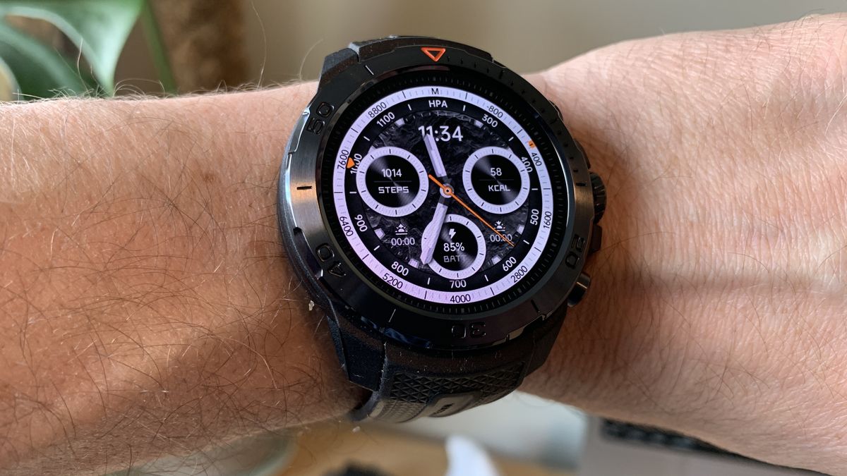 Ladies Classic Smart Watch Blending Style and Smart Features